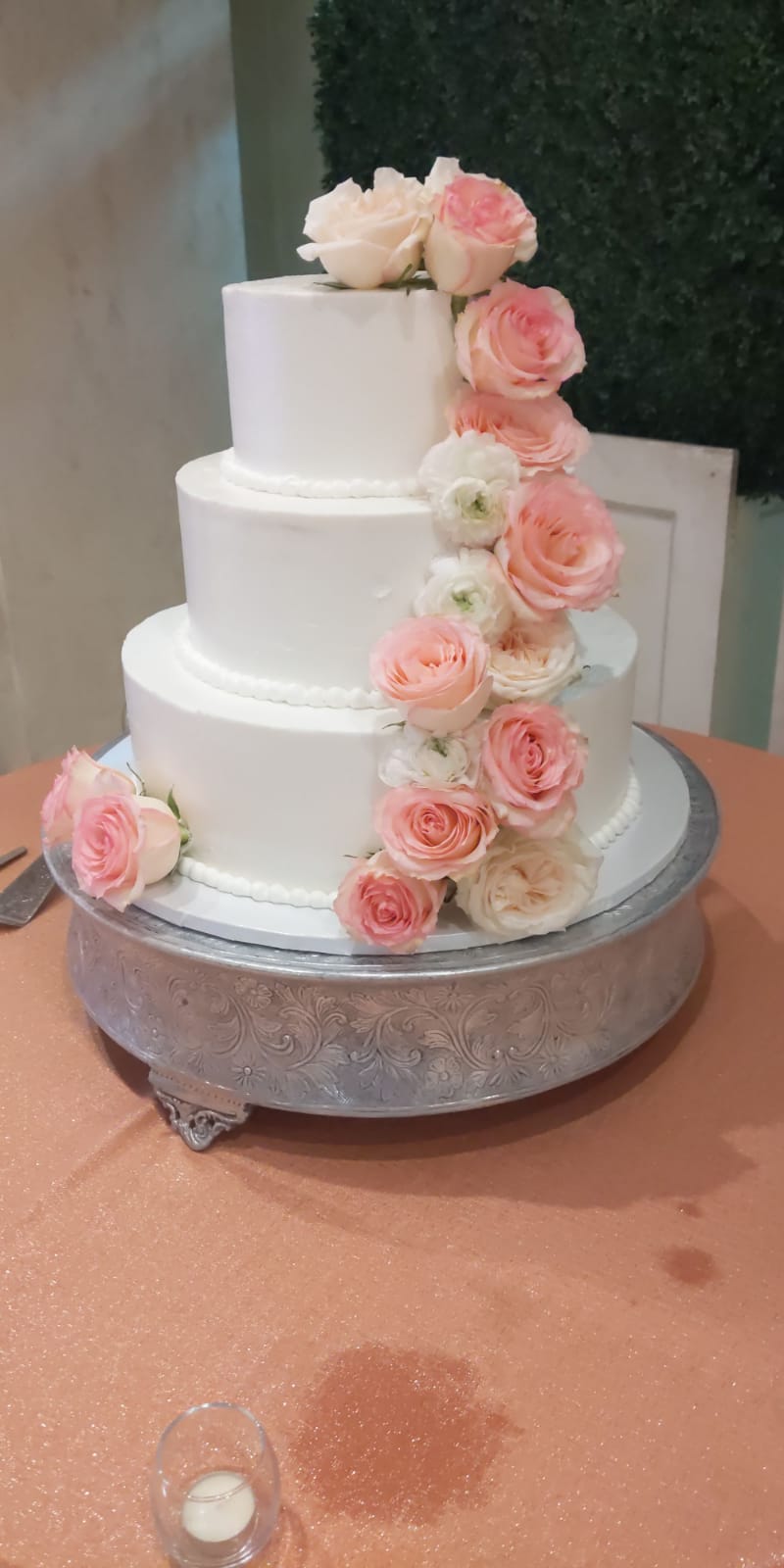Roses Specialty Cake